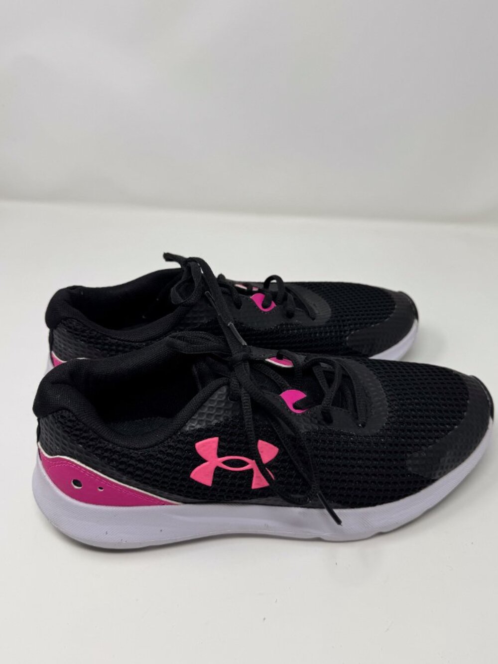 Under Armour Surge 3 Black Pink Running Shoes Sneakers Size 9